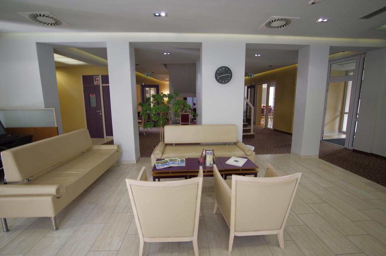 Szent Gellert Hotel Székesfehérvár Exterior foto